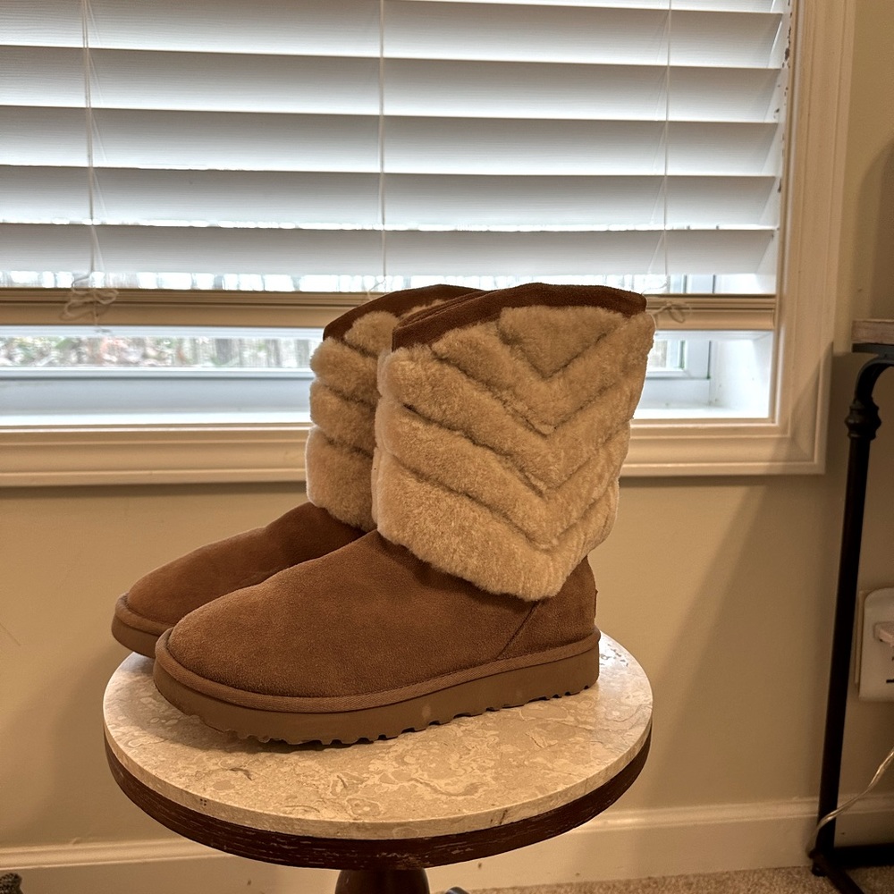Women’s size 7 UGGs